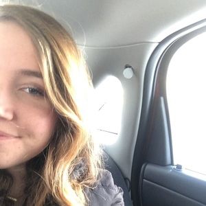 Meet your Posher, Becca